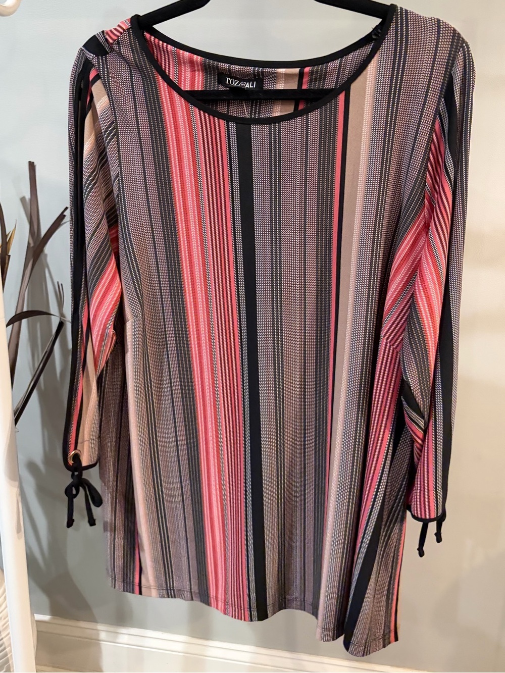 NWT ✨ Roz & Ali Multi-Striped Long Sleeve cold shoulder Top Pink Black - 2x